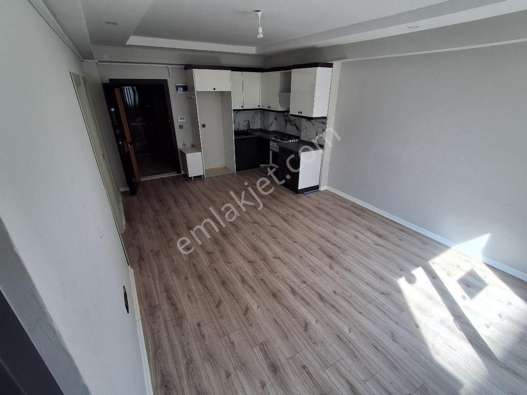 Rw Nefes'ten Bahçelievler'de Site İçi Temiz Kullanışlı 1+1 Daire — fotoğraf 4