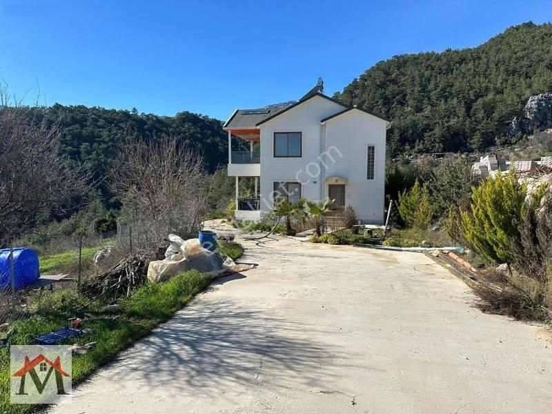 Kızılsekide 6350M² Arazi Üzerinde 250M² Dublex Villa