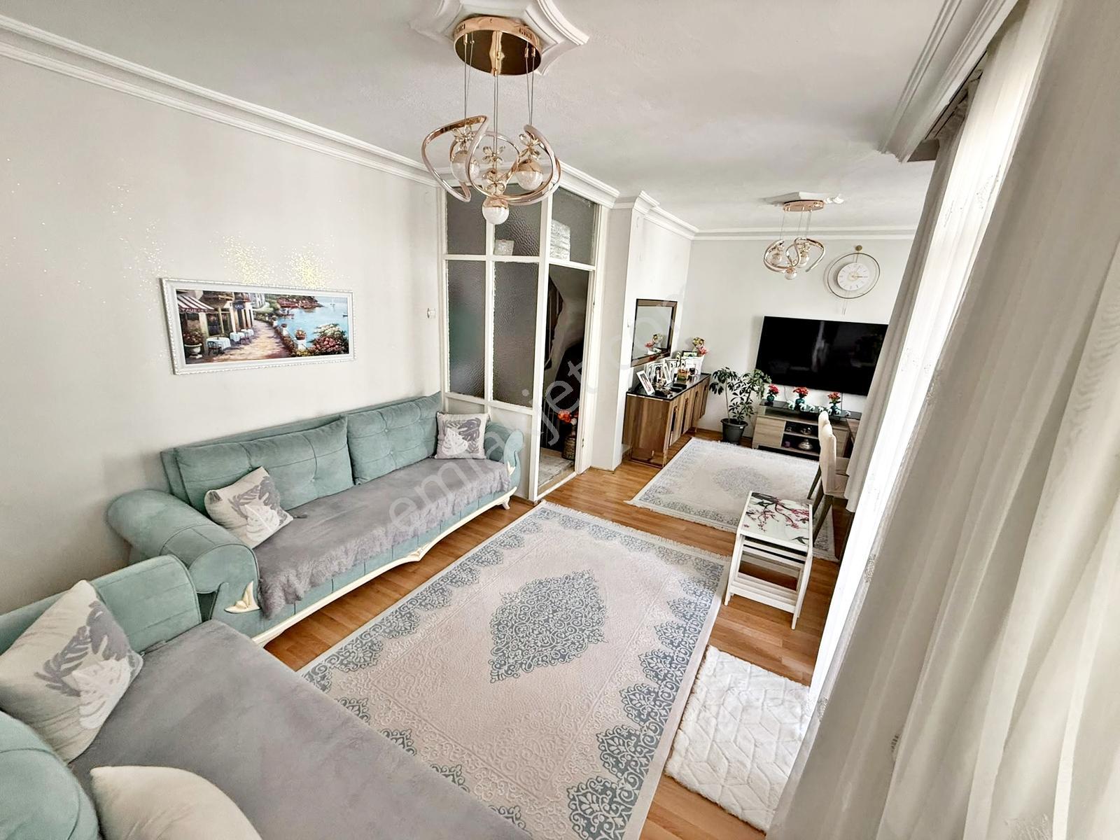 Batıkent Uğur Sitesi Müstakil Bahçeli "Triplex" Acil Satılık 5+1