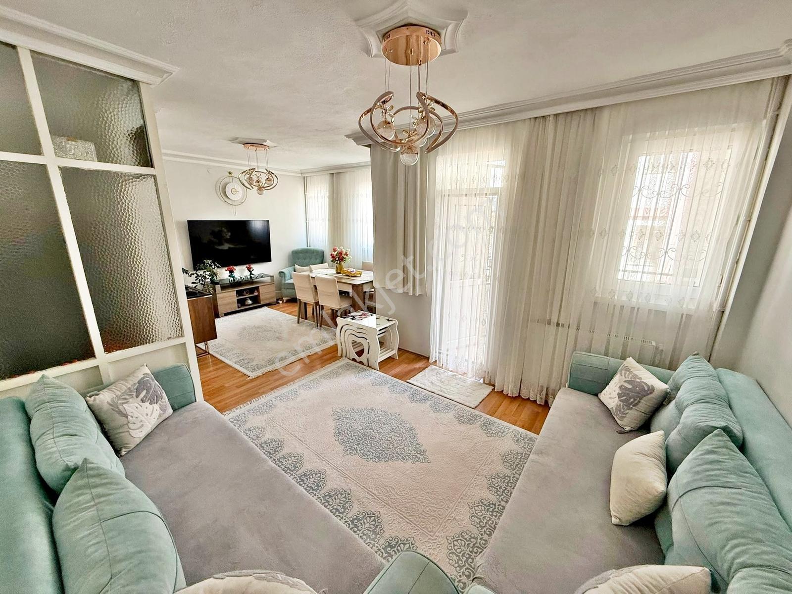 Batıkent Uğur Sitesi Müstakil Bahçeli "triplex" Acil Satılık 5+1 — fotoğraf 3