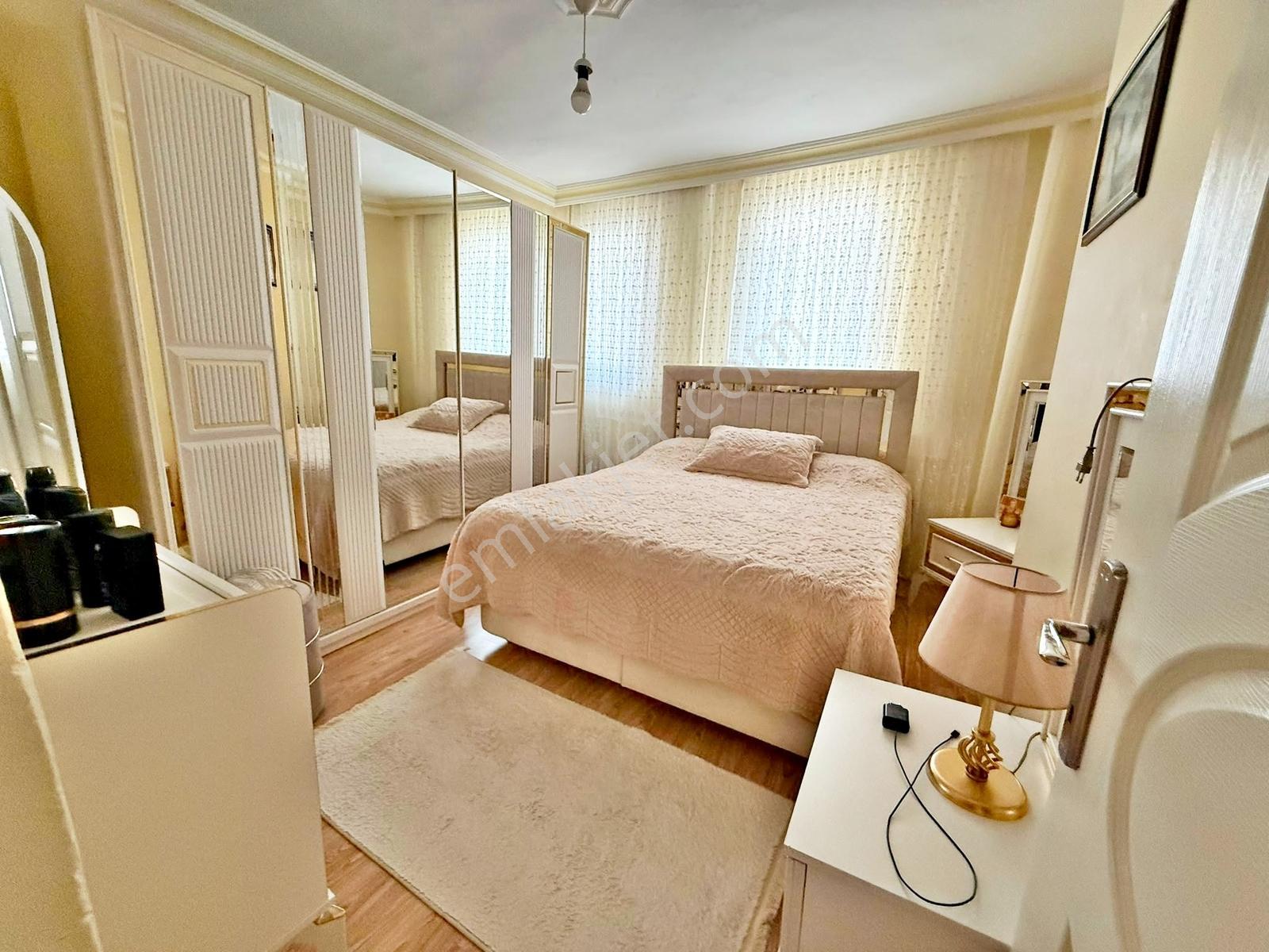 Batıkent Uğur Sitesi Müstakil Bahçeli "triplex" Acil Satılık 5+1 — fotoğraf 15