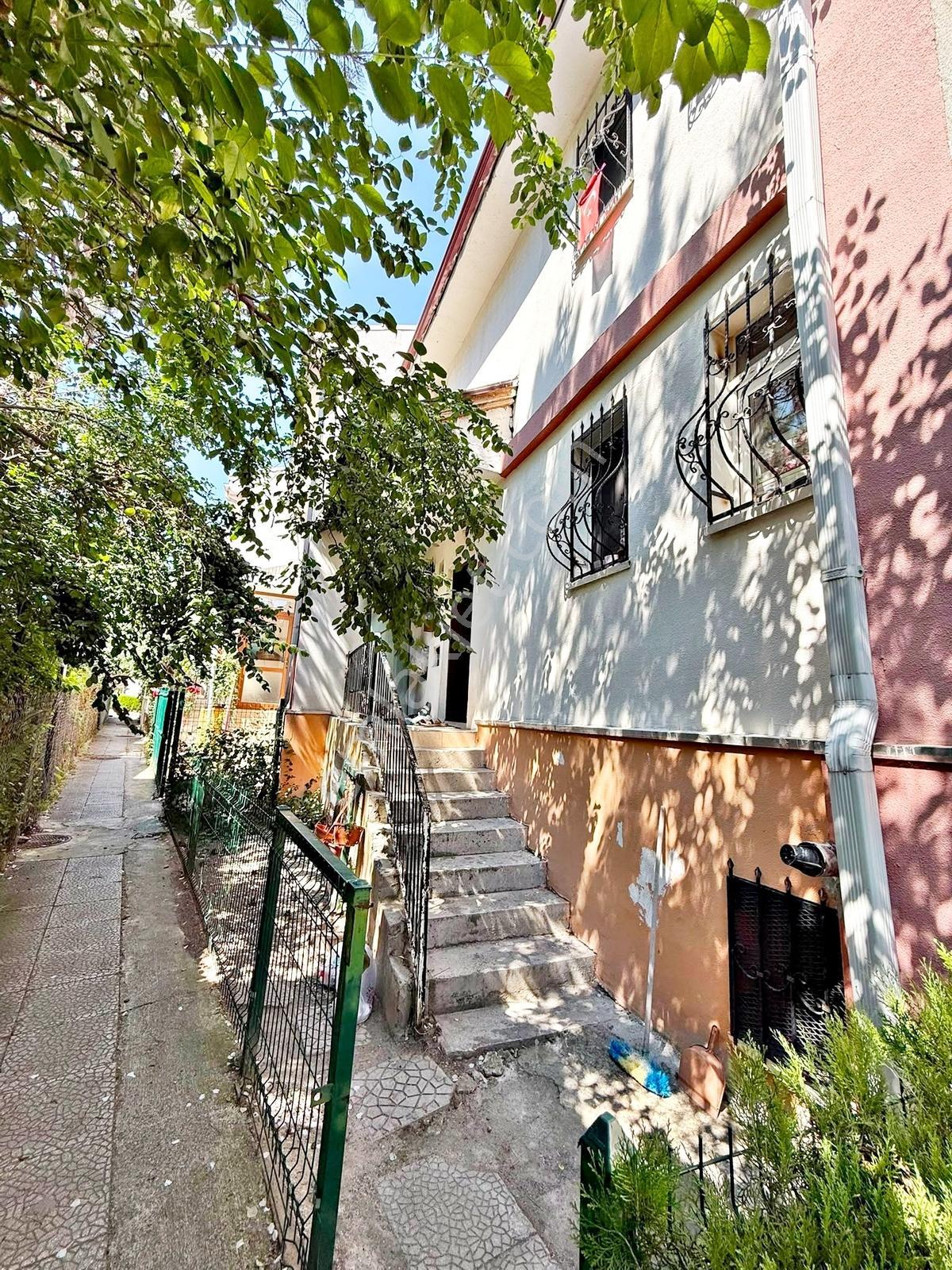 Batıkent Uğur Sitesi Müstakil Bahçeli "triplex" Acil Satılık 5+1 — fotoğraf 32