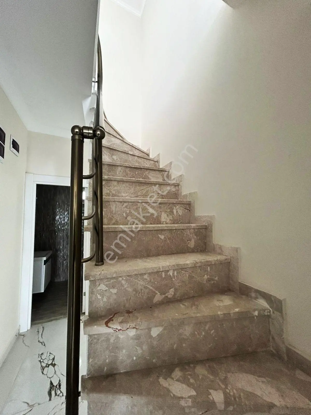 Mertcan'dan Metroya Yürüme 2 Banyolu-2 Mutfaklı Panjurlu Dubleks — fotoğraf 10