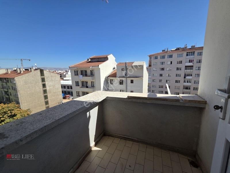 Rw Lıfe // Yunusemre Caddesi Arakat Asansörlü 3+1 Satılık Daire — fotoğraf 22