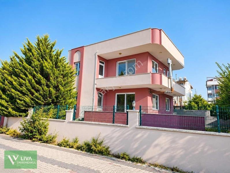 Denize Yürüme Mesafesinde Satılık Müstakil Villa