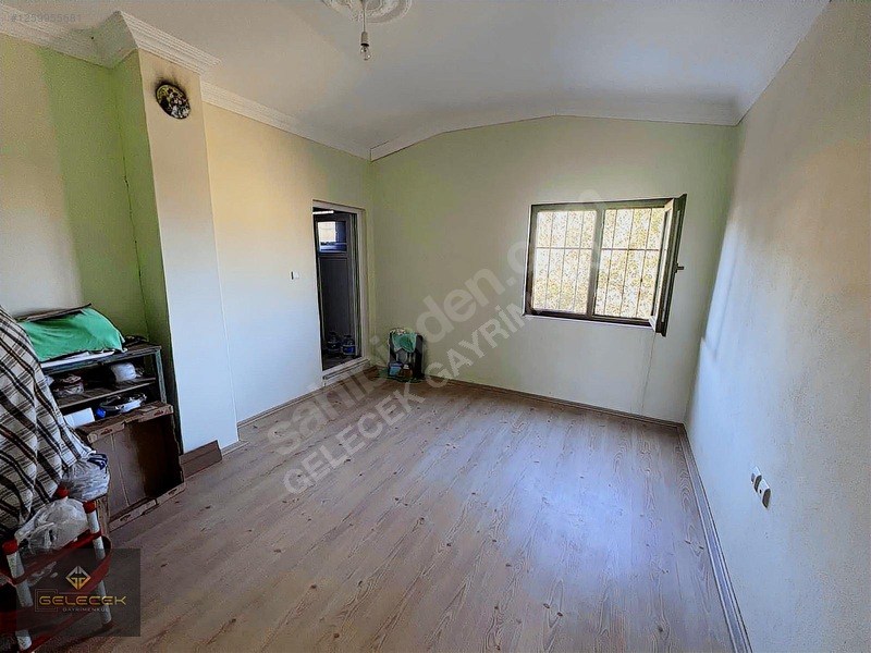 Yurtbaşı'nda Evi, Havuzu Yetişmiş Bahçe&bağı Olan Harika Fırsat — fotoğraf 14
