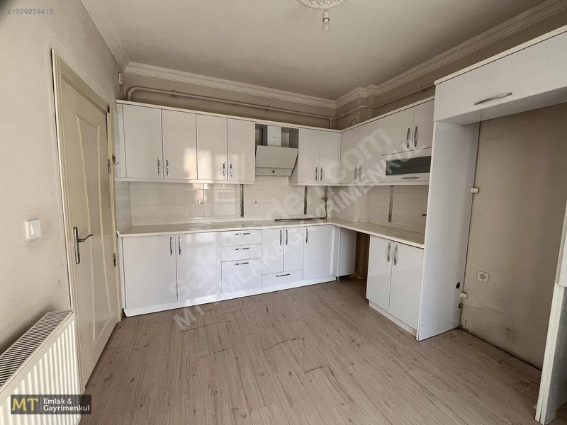 Mt Emlak'tan Avm Yakını Kiralık 3+1 Daire — fotoğraf 2