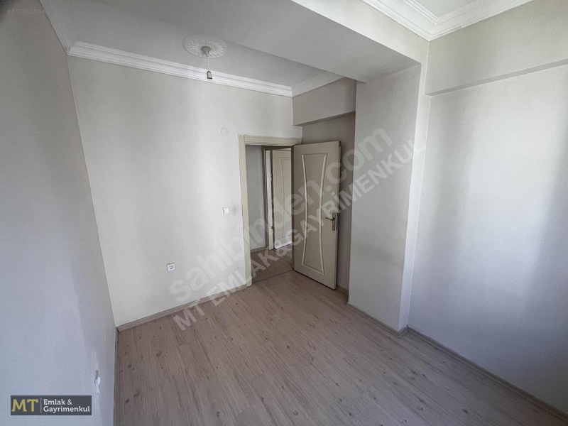 Mt Emlak'tan Avm Yakını Kiralık 3+1 Daire — fotoğraf 5