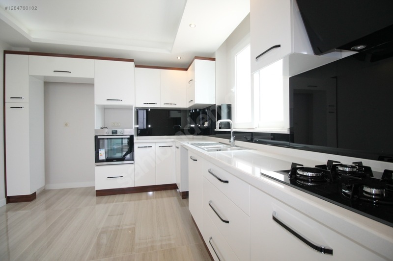 Havuzlu Site İçerisinde,bağımsız Mutfak,geniş Oturumlu 2+1 Daire — fotoğraf 2