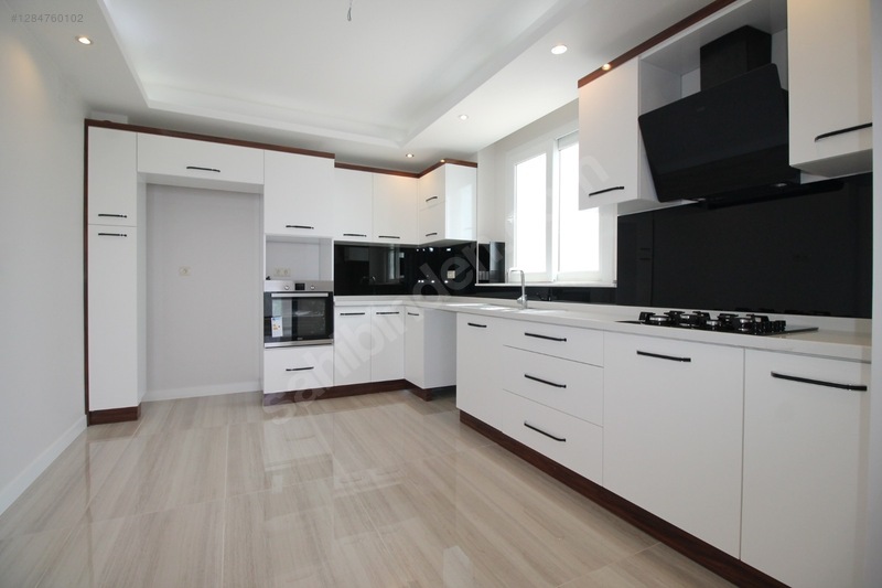 Havuzlu Site İçerisinde,bağımsız Mutfak,geniş Oturumlu 2+1 Daire — fotoğraf 3