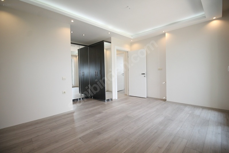 Havuzlu Site İçerisinde,bağımsız Mutfak,geniş Oturumlu 2+1 Daire — fotoğraf 20