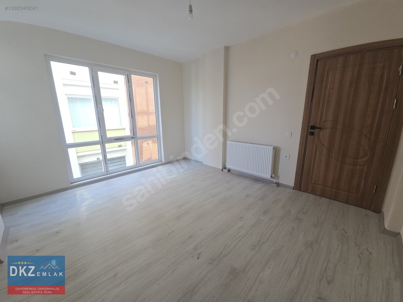 Merkezi Konumda Ara Kat Kiralık 1+1 Daire — fotoğraf 2