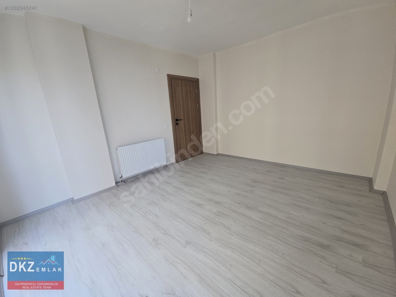 Merkezi Konumda Ara Kat Kiralık 1+1 Daire — fotoğraf 3