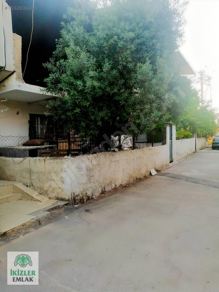 İzmir Bornova Yunus Emre Mahallesinde Satılık Müstakil Ev