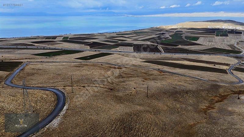 Acil Satılık Tarla Göl Manzaralı Van Tuşpa Çolpan — fotoğraf 9
