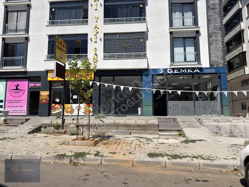 // Nusretoğlu Emlaktan Karşıyakada Kiralık Dükkan //