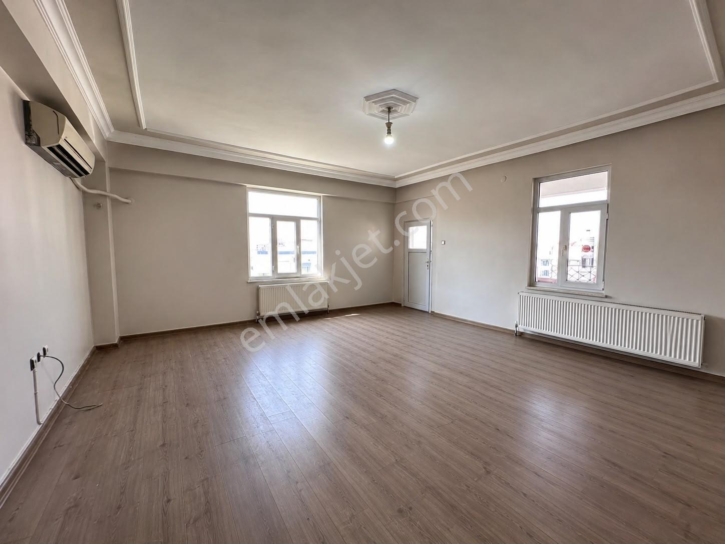 Eras Gayrimenkul'Den Dubleks Teraslı 5+1 Daire
