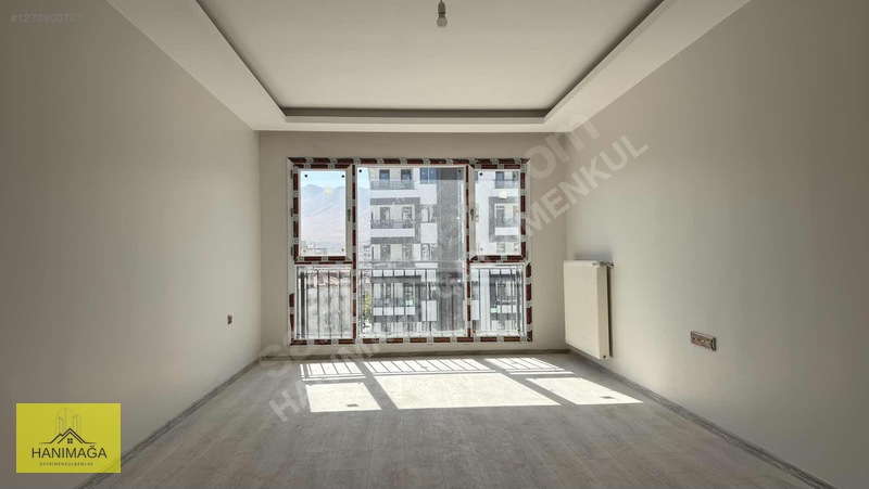 Satılık Geniş 2+1 Daire Harika Konumda Cadde Cepheli 5.Kat