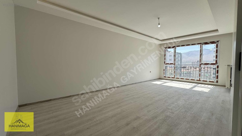 Satılık Geniş 2+1 Daire Harika Konumda Cadde Cepheli 5.kat — fotoğraf 4