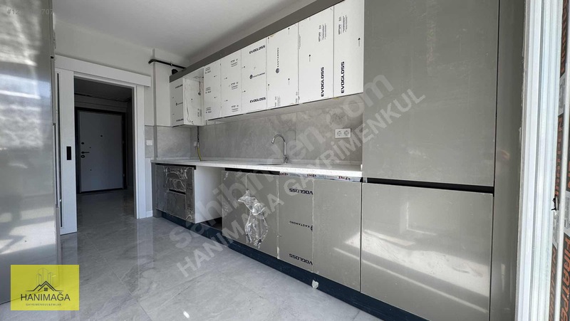 Satılık Geniş 2+1 Daire Harika Konumda Cadde Cepheli 5.kat — fotoğraf 9