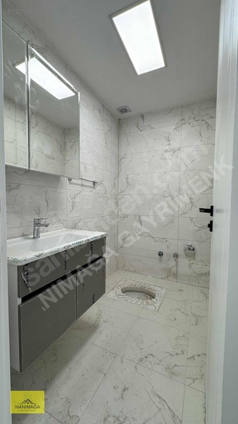 Satılık Geniş 2+1 Daire Harika Konumda Cadde Cepheli 5.kat — fotoğraf 26