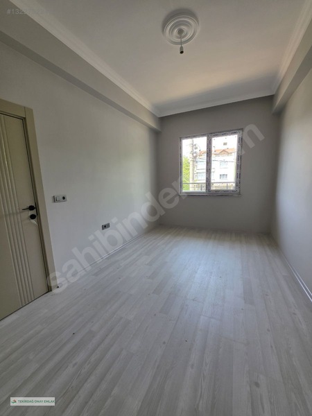 Onay Emlaktan Barbarosta Satılık Geniş 1+1 Balkonlu Daire — fotoğraf 3
