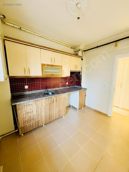 Lina Gayrimenkul'den 5000 Evler Bahçelievlerde Kiralık 2+1 Daire — fotoğraf 7