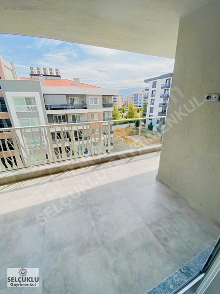Yenişafakta Prestijli Sitede, Konforlu Ve Modern 3,5+1 Daire — fotoğraf 17