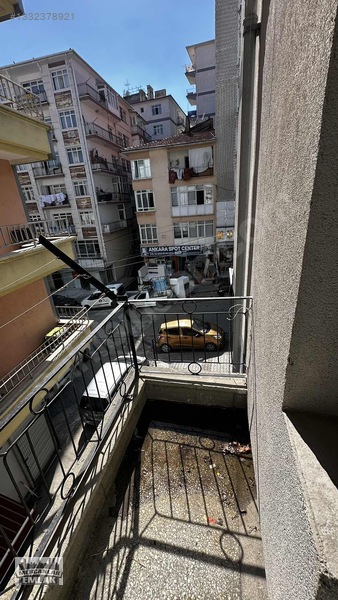 Mercanlardan Karşıyaka'da 3+1 Kiralık Daire — fotoğraf 9