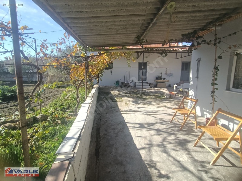 Varlık Emlak Tan Manisa Tepecik Mh.satılık Müstakil Ev Ve Arsası — fotoğraf 6