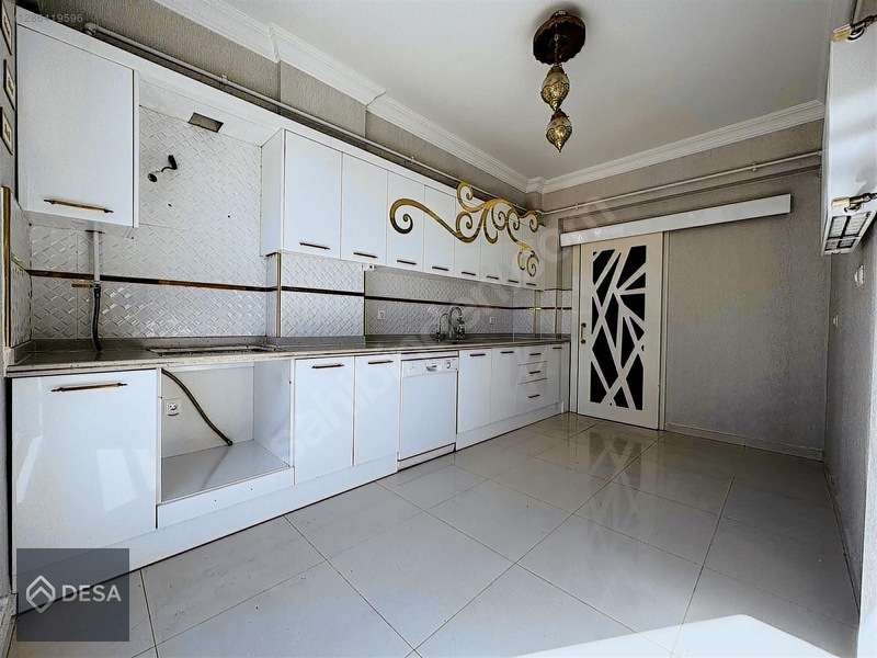 Desa'dan Fıstıklık Merkez'de Çift Balkon Geniş Kiralık 3+1 Daire — fotoğraf 3