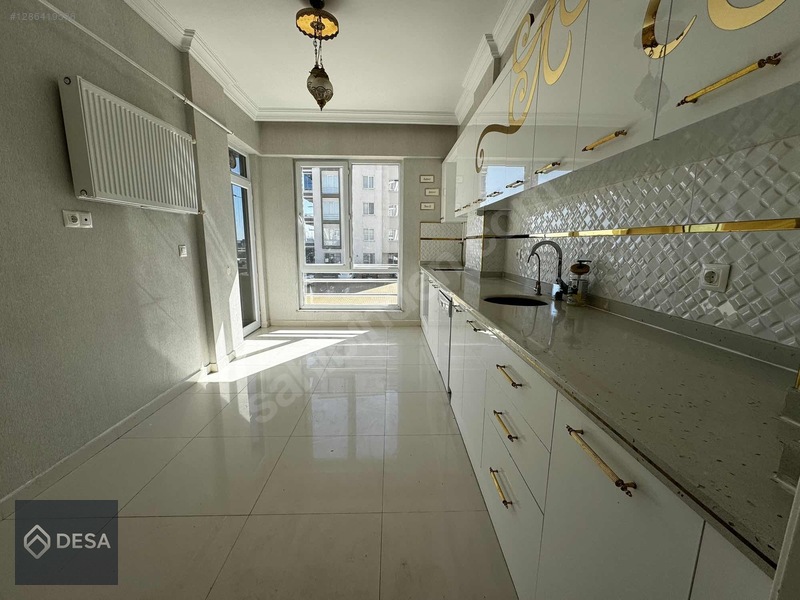 Desa'dan Fıstıklık Merkez'de Çift Balkon Geniş Kiralık 3+1 Daire — fotoğraf 4