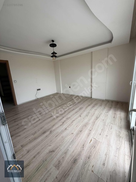 3+1 İskanlı Hasarsız Doğalgazlı Caddeye Yakın — fotoğraf 4
