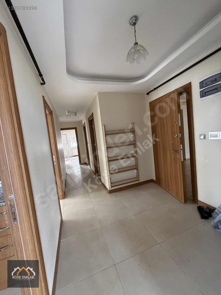 3+1 İskanlı Hasarsız Doğalgazlı Caddeye Yakın — fotoğraf 6