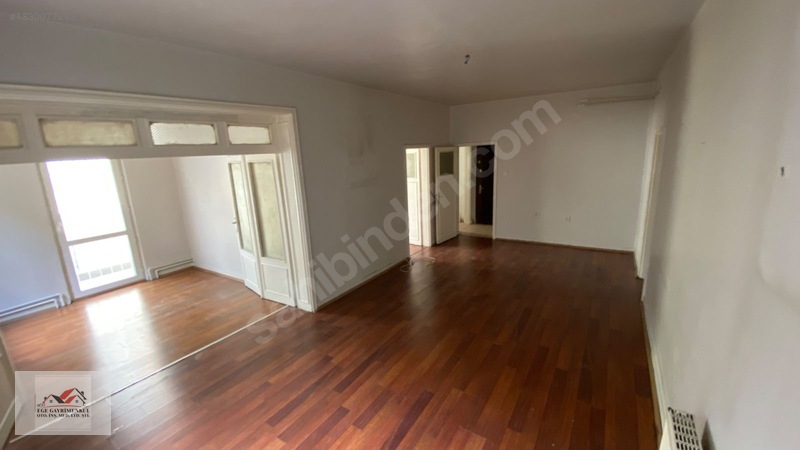 Ege'Den Bülbülderesi Cad. Üzerinde 1.Kat 4+1 Kombili Daire