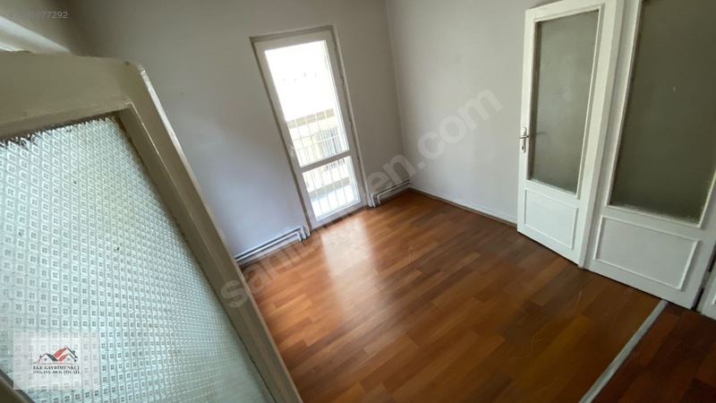 Ege'den Bülbülderesi Cad. Üzerinde 1.kat 4+1 Kombili Daire — fotoğraf 6