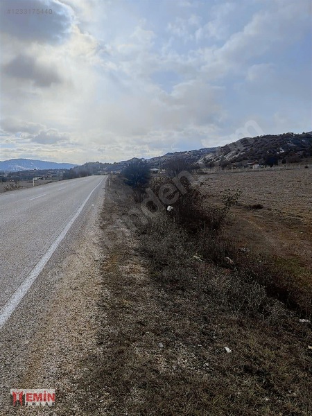 Emin Emlaktan Mahkemeağacin Mah Yola Sıfır Satılık Tarlalar — fotoğraf 3