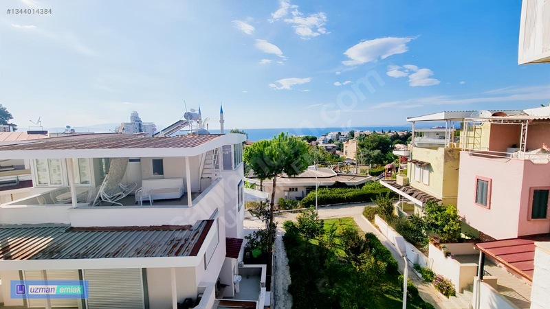 Kadınlar Denizi Deniz Manzaralı Site İçinde 3+1 Kiralık Villa