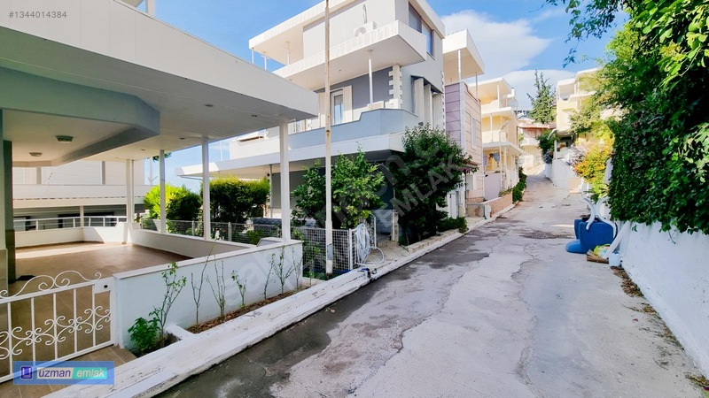 Kadınlar Denizi Deniz Manzaralı Site İçinde 3+1 Kiralık Villa — fotoğraf 2