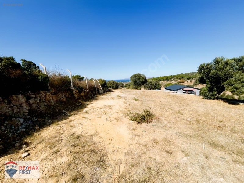Foça Kozbeyli'de Deniz Manzaralı 443 M² Arsa (2 Hisseli) — fotoğraf 2
