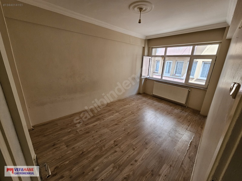 İzmit Merkez Çarşı İçi Kiralık 2+1 Daire Vefahane Gm