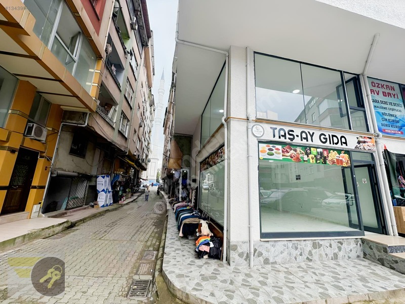 *of Gayrimenkul*ilçe Merkezi 140m2 Köşe Başı Kiralık Dükkan — fotoğraf 5