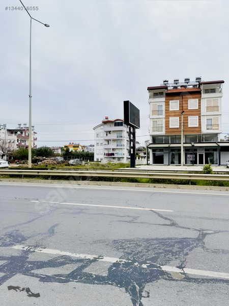D400 Karayoluna Sıfır 3 Katlı Totem Direkli Kiralık Dükkan