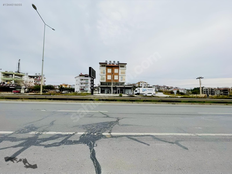 D400 Karayoluna Sıfır 3 Katlı Totem Direkli Kiralık Dükkan — fotoğraf 3