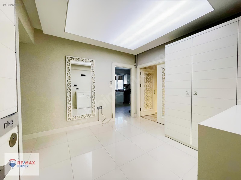 Remax Nevin' Den Derebahçe' De Site İçi Satılık 4+1 Daire — fotoğraf 2