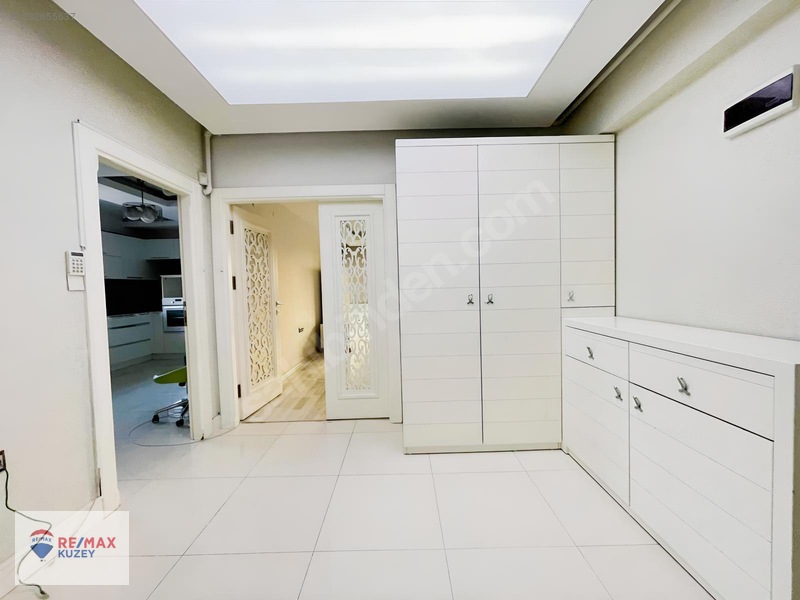 Remax Nevin' Den Derebahçe' De Site İçi Satılık 4+1 Daire — fotoğraf 3