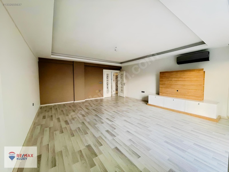 Remax Nevin' Den Derebahçe' De Site İçi Satılık 4+1 Daire — fotoğraf 6