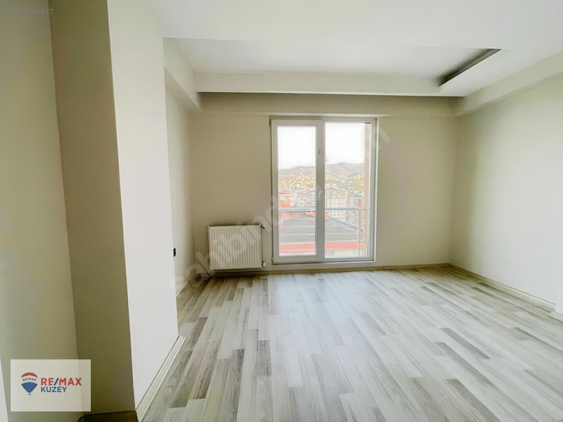 Remax Nevin' Den Derebahçe' De Site İçi Satılık 4+1 Daire — fotoğraf 15