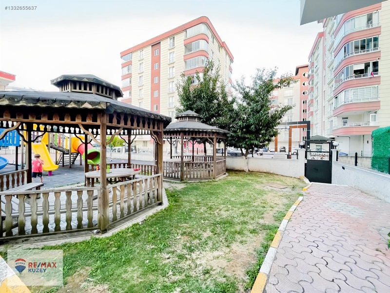 Remax Nevin' Den Derebahçe' De Site İçi Satılık 4+1 Daire — fotoğraf 32