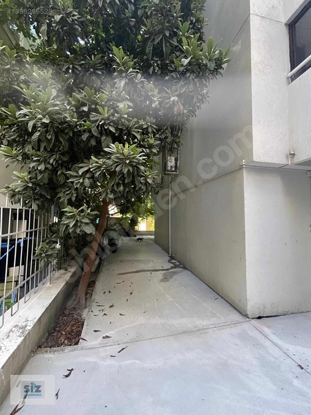 Gül Sokak'ta Merkezi Konumda Zeminkat Daire 2 + 1 — fotoğraf 3